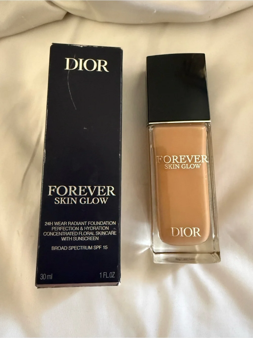 Dior Forever Skin Glow Foundation — Beige Glow 4N NEUTRAL GLOW